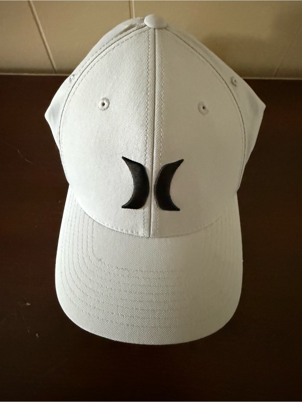 Like New, Men’s Hurley Fitted Hat Size L-XL Light Gray Hat With Black Hurley Log